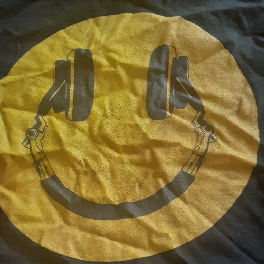 Smiley face headphone t shirt